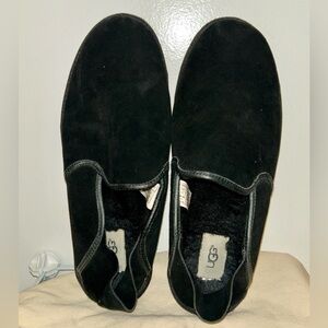 UGG Men's Cooke Black Suede Slipper/Loafer
Size 11 US